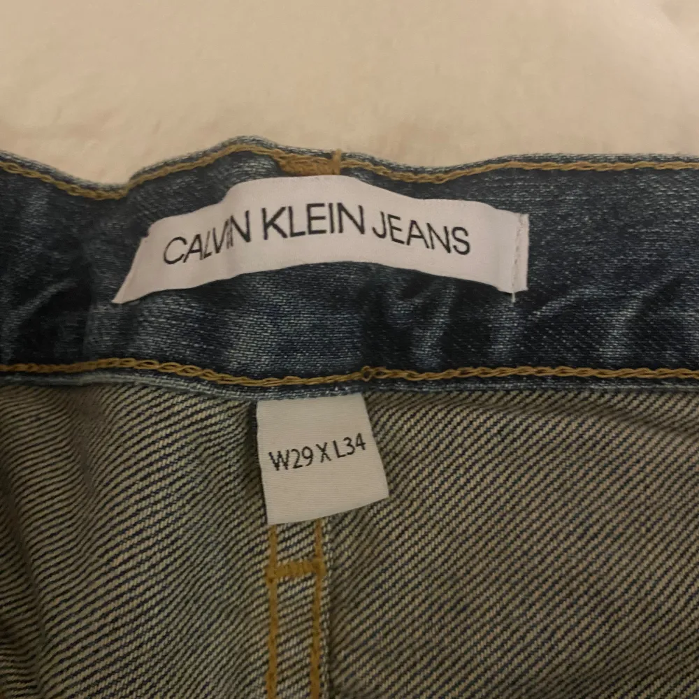 Fina jeans i storlek 29W 34L. Helt oanvända och säljs för att jag vill sälja av mina kläder. . Jeans & Byxor.
