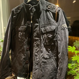 Jacka - Snygg vårjacka, skriv om funderingar! 