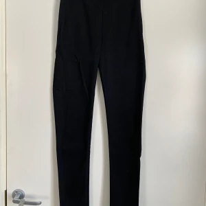 Nya cheap monday byxor - Aldrig använda med lappar kvar.  High waist. Skinniest. Stretchiest. Softest. Waist 24-25