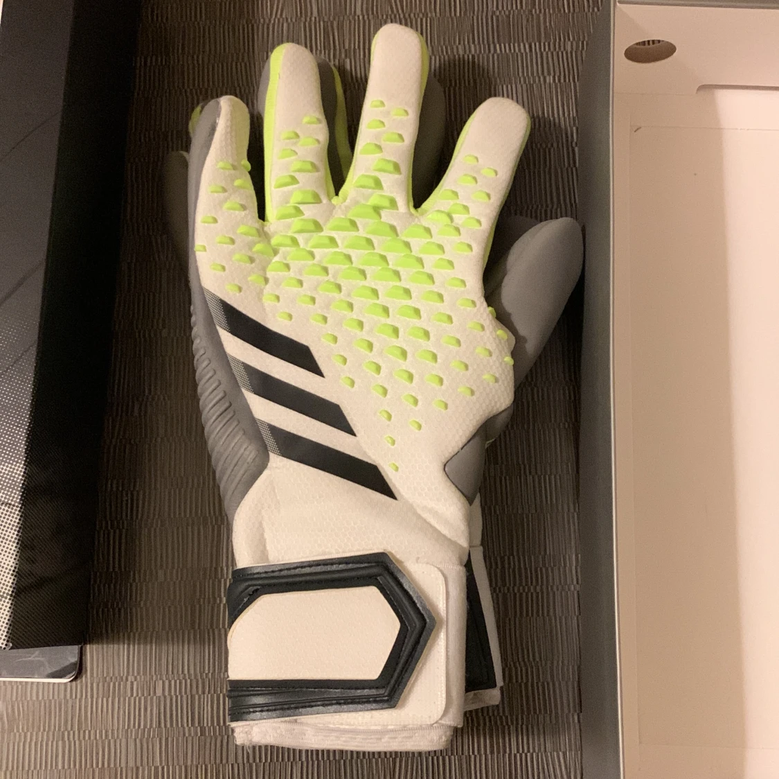 Addidas predator handskar 