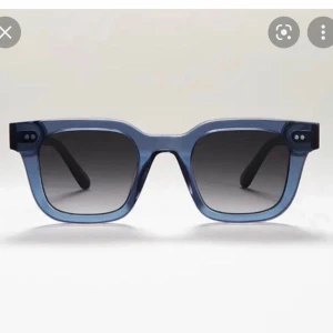 Chimi 04 - Chimi solglasögon 04 knappt använda. Hårt och mjukt fodral samt torkhandduk medkommer 💙