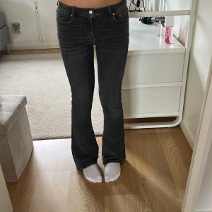 Gina byxor - Ett par skitsnygga low waist bootcut jeans från Gina som är för små för mig, köpta för 300kr