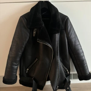 Bikerjacket Zara - Bikerjacka från Zara i strl M. Ganska oversized i storleken. 