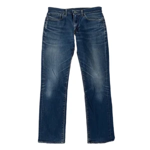 Levi's Jeans - Storlek: W34/L32. Ganska så använda men utan några defekter. Skön passformen men för stora i midjan för mig vilket är därför de säljes.