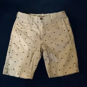 Säljer ett par NN07 shorts i nyskick knappt använda utan några som helst defekter, storlek Medium