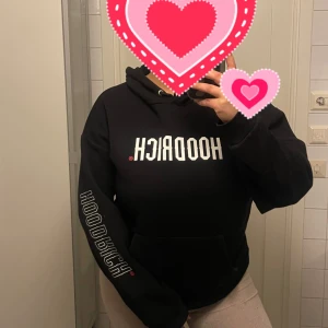 Nästintill oanvänd Hoodrich tröja  - Hoodrich tröja endast använd 2 ggr. Storlek L.  Nypris 900kr.  Pris går att diskuteras. 