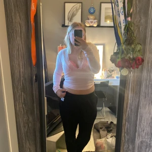 Rosa långärmad topp - Bara använd 1 gång, skön att ha på sig. Väldigt tunn men fin