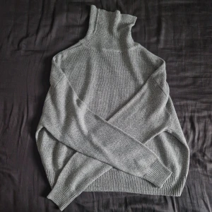 Stickad turtle neck | grå H&M - Är använd men ser helt ny ut | grå | Storlek s