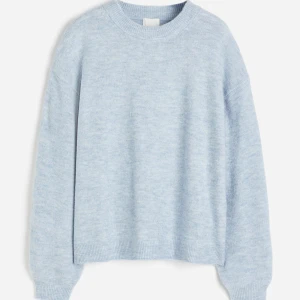 Blå stickad tröja - Ljusblå stickad tröja från H&M i storlek S, i toppskick skriv för fler egna bilder💕💕