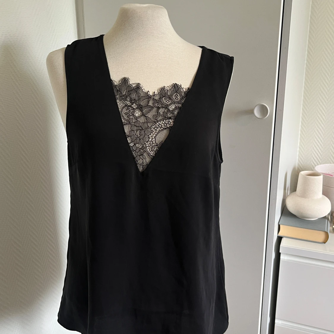 H&M svart spets linne