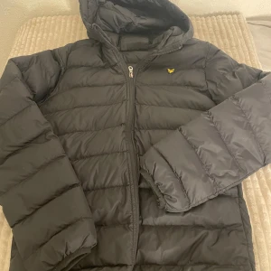 Lyle & scott jacka - Säljer min lyle & scott jacka , använder inte , pris kan diskuteras 