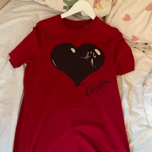 Ebba grön t-shirt  - Ebba grön t-shirt  Använd men i fint skick 