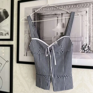 Rutig korsettopp - Rutig korsettopp från Zara i strl Xs, aldrig använd💞