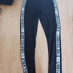 Träningstights - Svarta tights, kan användas som träningstights men mer åt det varma hållet.   Köparen står för frakt 💕