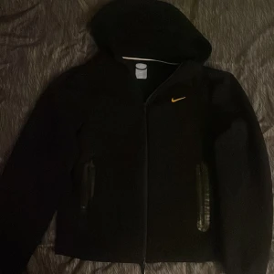 Nocta hoodie - Svart nocta hoodie, nyskick och använd få gånger.