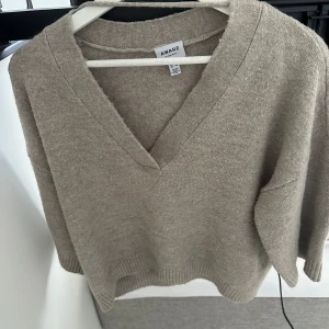 Stickad 3/4 arm från vero Moda  - Tröja i bra skick från vero Moda köpt för 399, knappast använd 