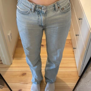 Gina Jeans - Super snygga low waist jeans från Gina! Bra skick 🩵 Säljer för att de inte kommer till användning. Köpa för 500kr Är 160 sitter bra i längd 
