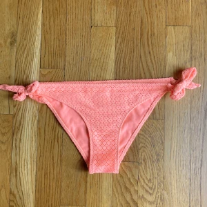 Bikinitrosor - Endast testad Strl S Lite starkare aprikosfärgad än vad bilden visar  Priset går att diskutera ❤️