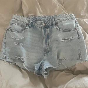 Jeansshorts  - Jeansshorts i nyskick från hm 🫶🏼 Ej stretchiga 🥰