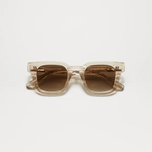 Chimi 04 Ecru - Populära solglasögon från Chimi! Liten defekt som syns på 3e bilden men inget man tänker på!