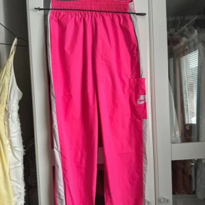 joggingbyxor  - tunna joggingbyxor från nike!