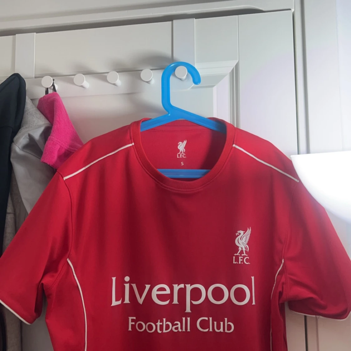 Säljer mitt fotboll tröja köpte för 300kr har knappt änvande säljer den för 150kr - 90