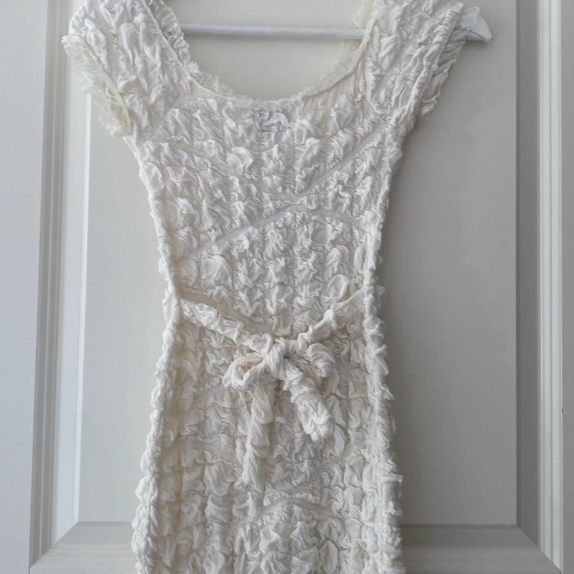 Vit figursydd klänning - 93