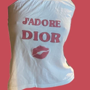 Graphic tanktop - Egentryckt linne! Går att tvätta!   !!Kan göra custom made/ på beställning!! Här kan även strass läggas till. Priset varierar mellan 250-350 kr. Valfritt motiv. Kontakta mig!! 