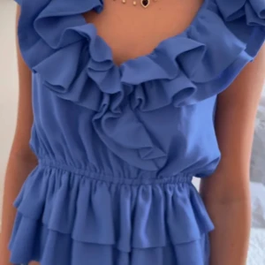 Blus hm - Trendig volangblus från hm