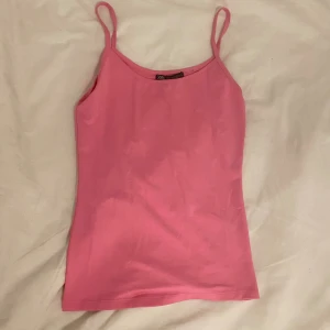 Zara rosa linne - Säljer då jag inte tycker det är min färg. Använd fåtal gånger, och i gott skick. Kontakta mig vid eventuella frågor. Köp nu är på!