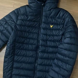 Lyle&Scott (jacka) - Helt ny samt helt oanvänd.