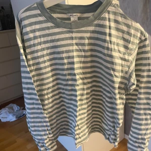 Tröja - Jättefin randig tröja, inga defekter