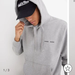 Samsøe hoodie  - Helt ny samsøe hoodie i storlek M från NLYMAN, säljs då den är förstor för mig och passar en runt 185cm(jag är 175cm) tittar om de finns intresse här annars gör jag en retur bara! Hör av dig för fler bilder vid intresse! Pris kan även diskuteras!!!!!