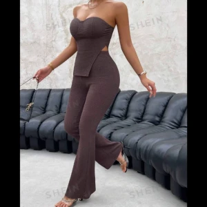 Brun set - En jätte fin set från shein som kommer med både mjukisbyxan och toppen. Är 1,70 lång, för övriga bilder kan jag skicka gärna och priset kan diskuteras❤️