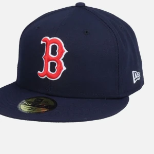 New era keps  - Jag säljer den för att den är lite för stor för mig  Storleken är 7 8/3. 58,7cm Skriv för mer bilder eller info  ‼️⚠️⚠️ den är nästan helt ny⚠️⚠️⚠️