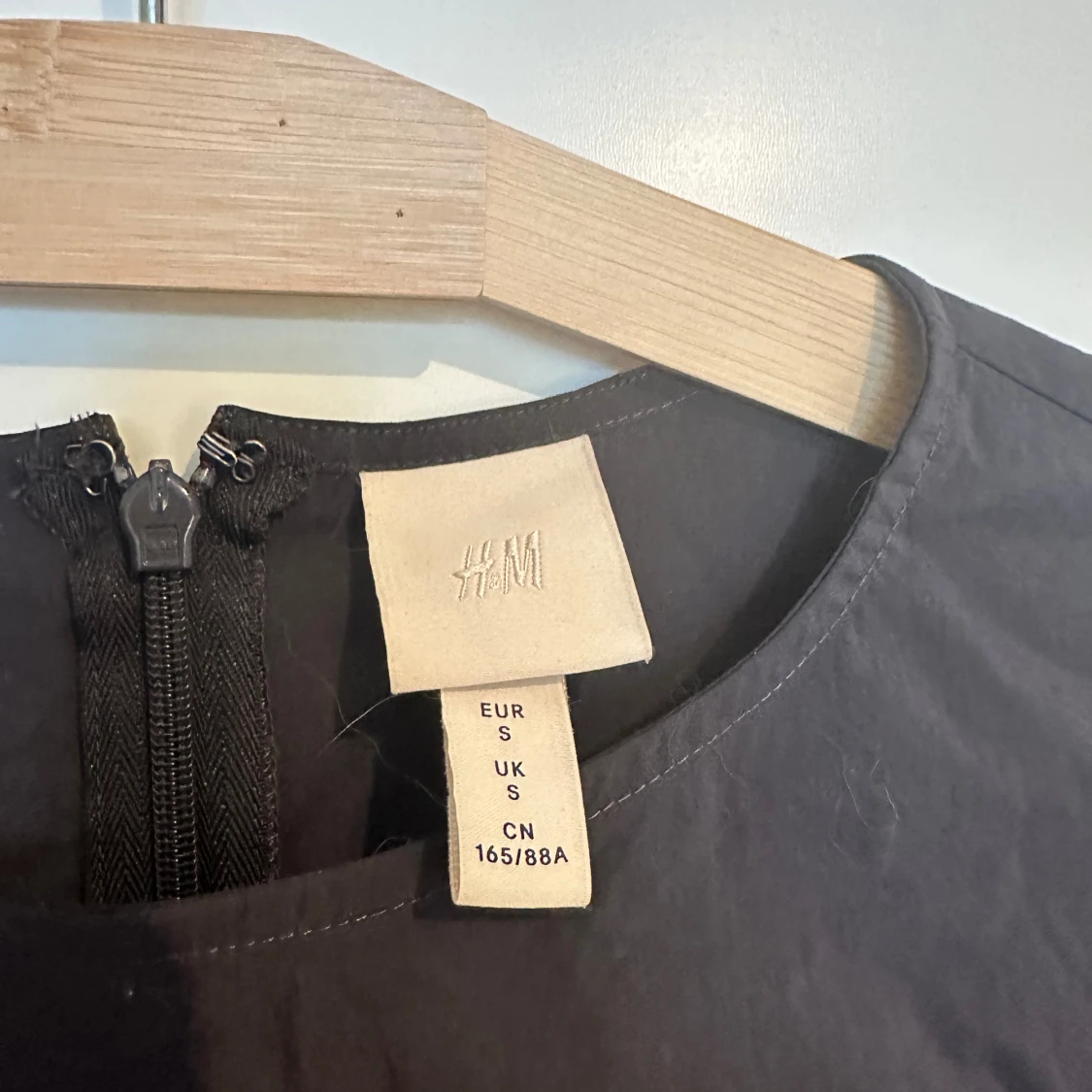 H&m klänning med puffärmar - 90