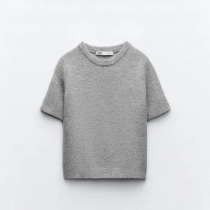 Zara tshirt - Superfin stickad tshirt i jättebra skick, säljer då den inte kommer till användning💕💕