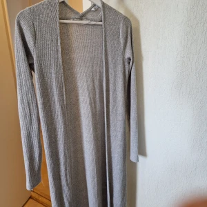 Gardigan  - Grå Cubus Använd max 3 gånger