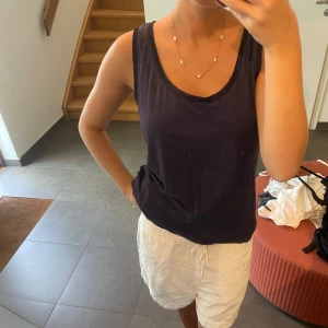 Baggy marinblått linne🤩 - Snyggt marinblått linne med sidenringning❤️