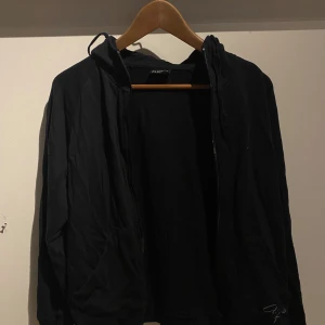 Hoodie - Hoodie med zip från Clique