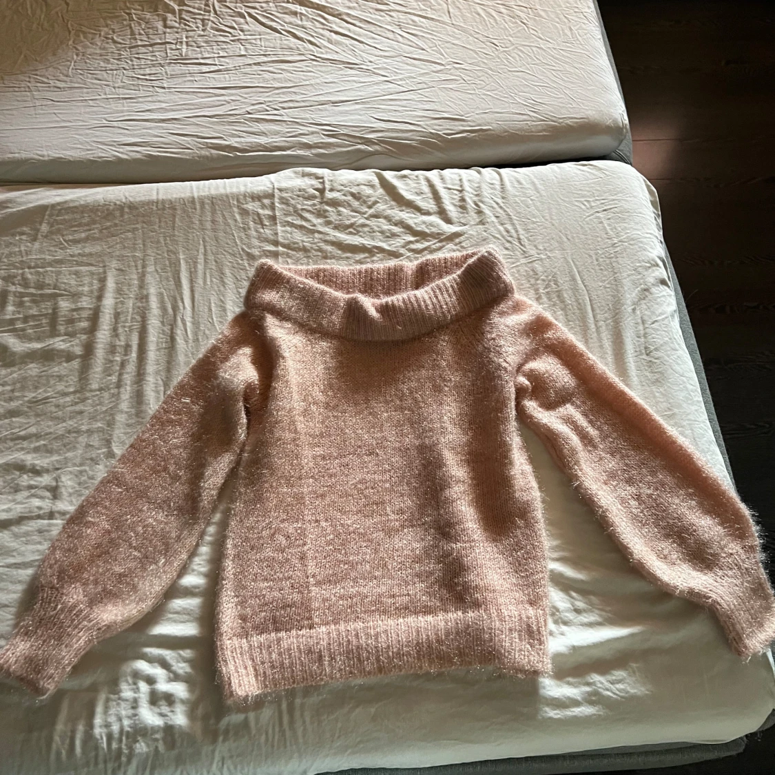 Off schoulder stickad 