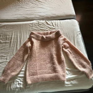 Off schoulder stickad  - Fin rosa stickad off schoulder tröja 