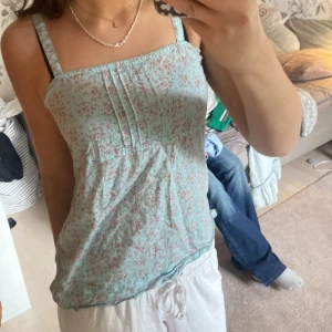 Blommigt linne - Super gulligt blommigt linne