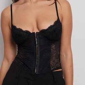 Spetskorsett - Spetskorsett från NA-KD