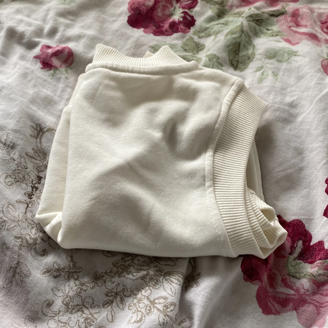 Säljer. Denna här fina tröjan för ändats 75 kr  - 91