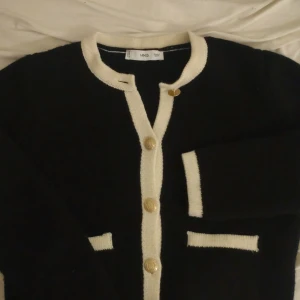 Old money style sweater by Mango - worn exactly two times never washed. new without tags, it's deep dark blue not pitch black
