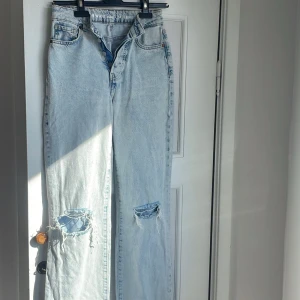 Jeans🩵 - Super fina jeans som jag själv köpte här på Plick🩵tyvärr var dom för små så säljer dom vidare🩵 Fint skick! Storlek: W24 L32