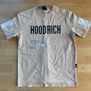 Hoodrich t-shirt - Bra skick och inga fläckar