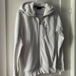 Sailracing tröja - Säljer denna sailracing tröja som är för liten skick 8/10👍