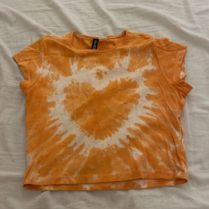 Sommar - En tunn skön t-shirt som är jättehärlig nu till sommaren.